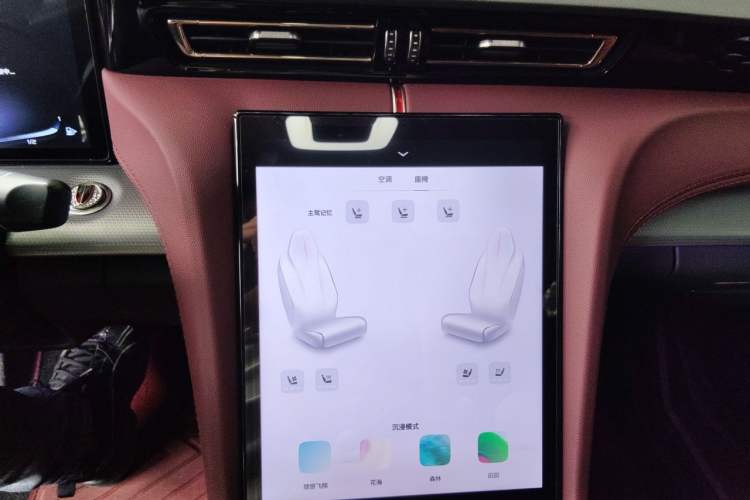 Used Hongqi H5 2023 2.0T Automatic Smart Connect Flagship Edition Audio And AC Panel