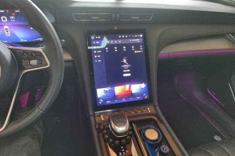 Used Hongqi H5 2023 2.0T Automatic Smart Connect Flagship Edition Audio And AC Panel