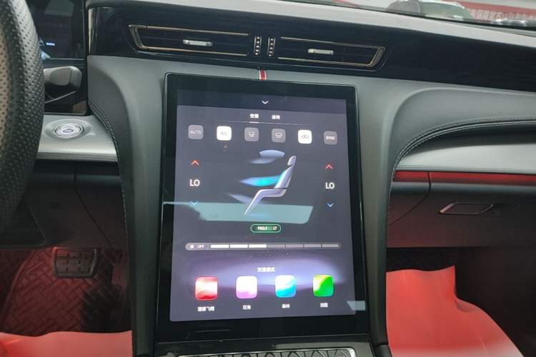 Used Hongqi H5 2023 2.0T Automatic Smart Connect Flagship Edition Audio And AC Panel