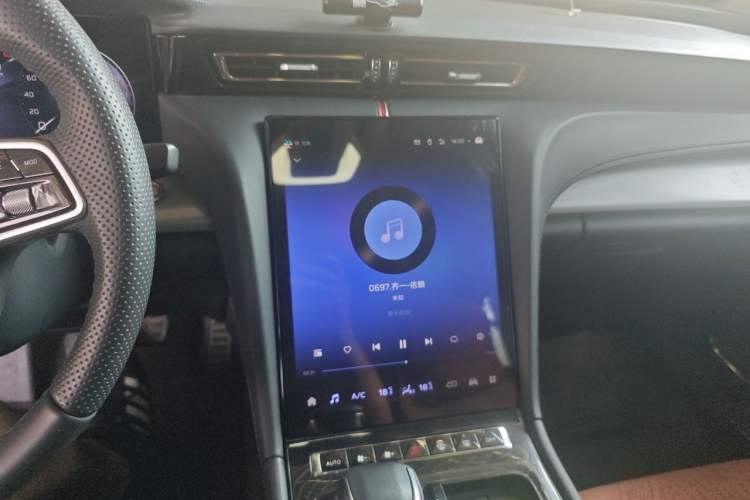 Used Hongqi H5 2023 2.0T Automatic Smart Connect Flagship Edition Audio And AC Panel