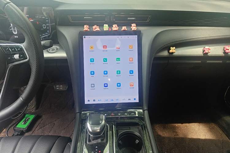 Used Hongqi H5 2023 2.0T Automatic Smart Connect Flagship Edition Audio And AC Panel