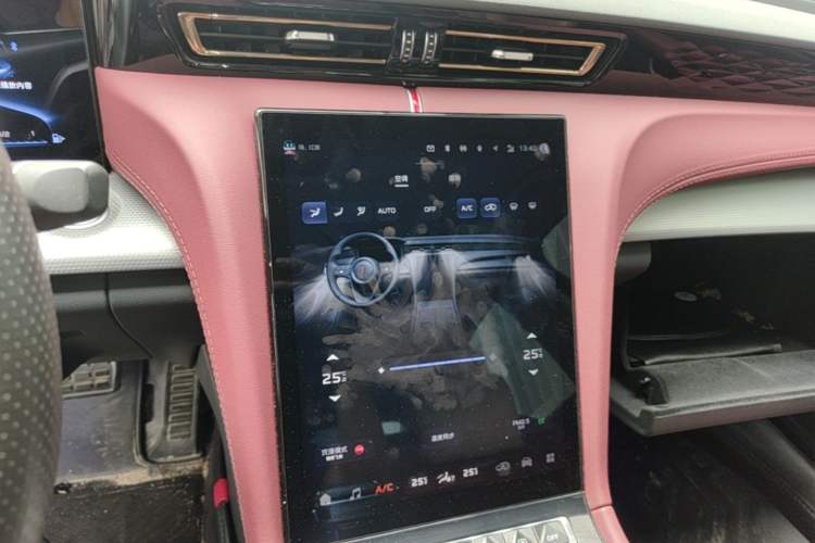 Used Hongqi H5 2023 1.5T HEV Smart Connect Flagship Edition Audio And AC Panel