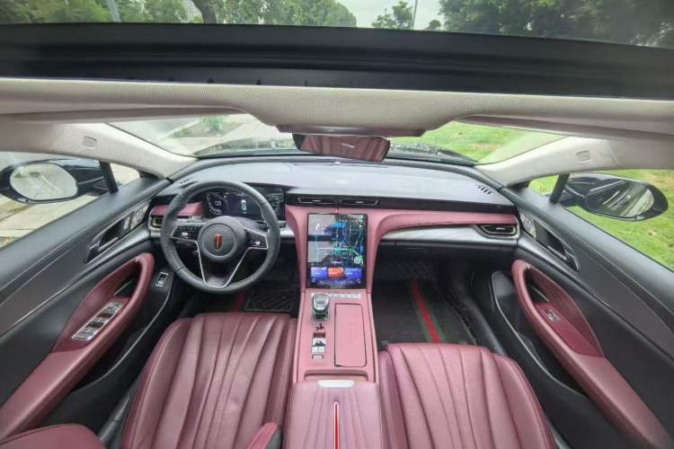 Used Hongqi H5 2023 2.0T Automatic Smart Connect Flagship Edition Center Console