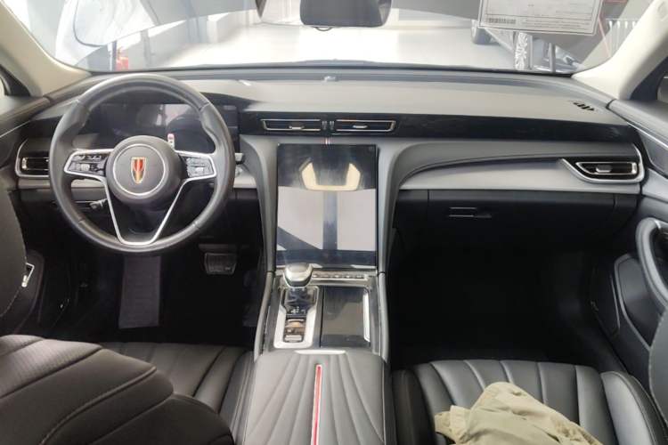 Used Hongqi H5 2023 2.0T Automatic Smart Connect Flagship Edition Center Console