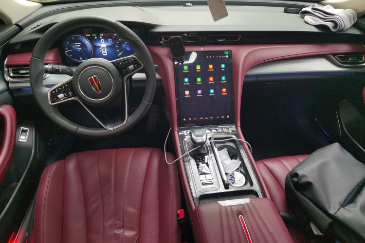 Used Hongqi H5 2023 2.0T Automatic Smart Connect Flagship Edition Center Console