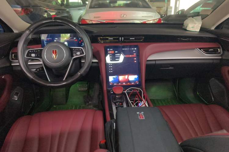 Used Hongqi H5 2023 2.0T Automatic Smart Connect Flagship Edition Center Console