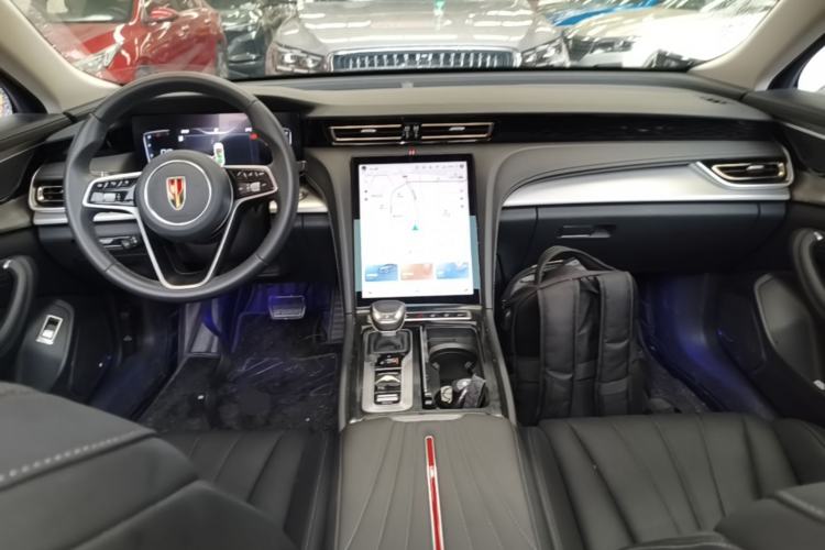 Used Hongqi H5 2023 2.0T Automatic Smart Connect Flagship Edition Center Console