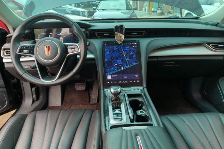 Used Hongqi H5 2023 2.0T Automatic Smart Connect Flagship Edition Center Console