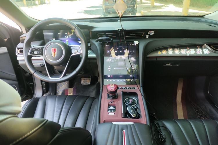 Used Hongqi H5 2023 2.0T Automatic Smart Connect Flagship Edition Center Console
