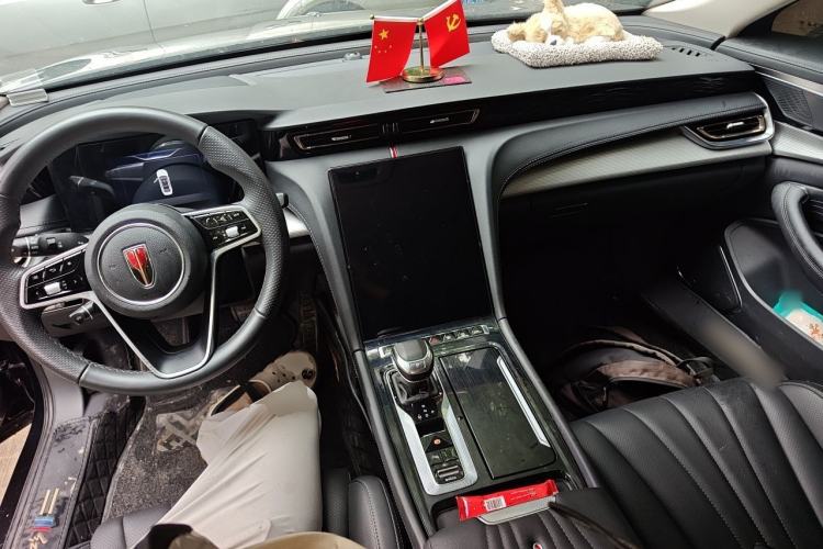 Used Hongqi H5 2023 2.0T Automatic Smart Connect Flagship Edition Center Console