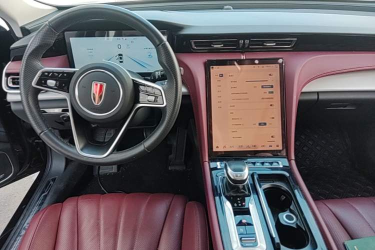 Used Hongqi H5 2023 2.0T Automatic Smart Connect Flagship Edition Center Console