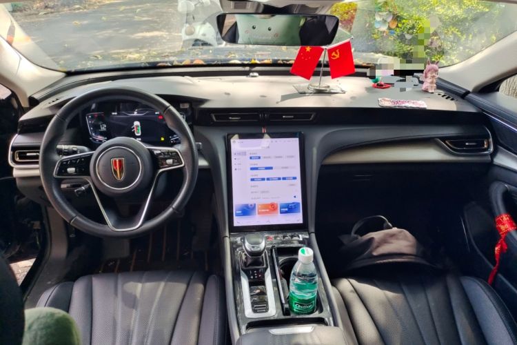 Used Hongqi H5 2023 2.0T Automatic Smart Connect Flagship Edition Center Console