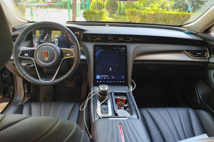 Used Hongqi H5 2023 2.0T Automatic Smart Connect Flagship Edition Center Console