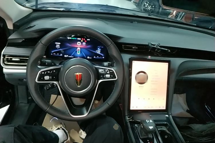 Used Hongqi H5 2023 2.0T Automatic Smart Connect Flagship Edition Center Console
