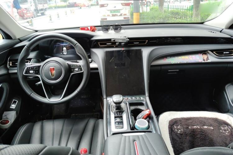 Used Hongqi H5 2023 2.0T Automatic Smart Connect Flagship Edition Center Console