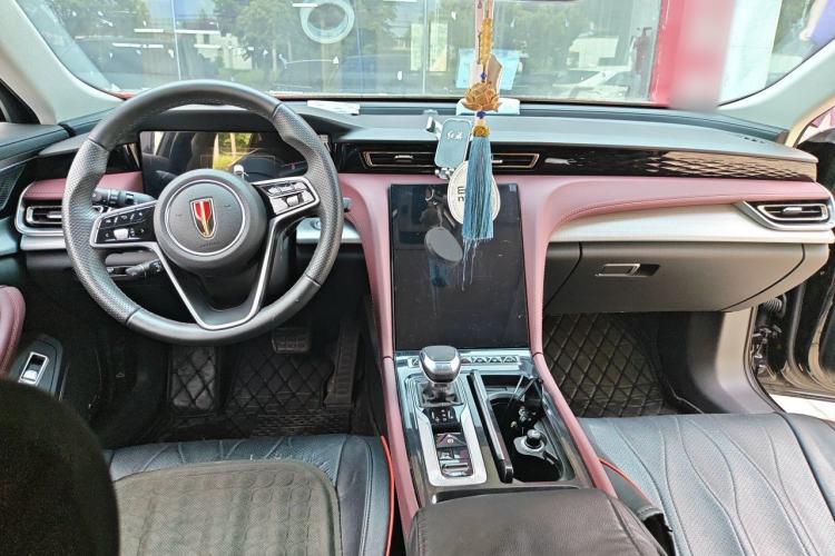 Used Hongqi H5 2023 2.0T Automatic Smart Connect Flagship Edition Center Console