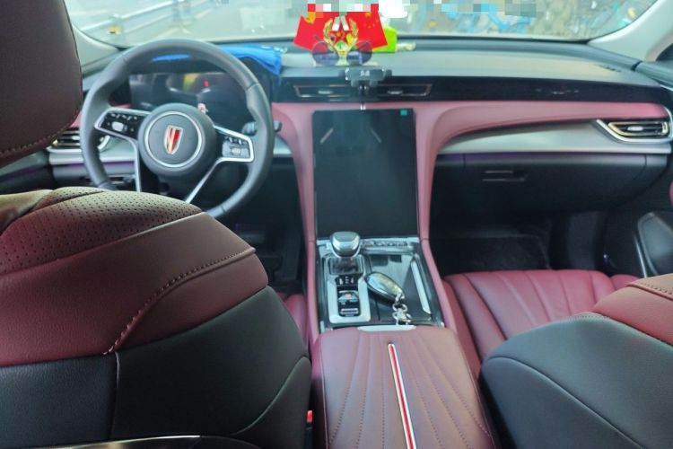 Used Hongqi H5 2023 2.0T Automatic Smart Connect Flagship Edition Center Console