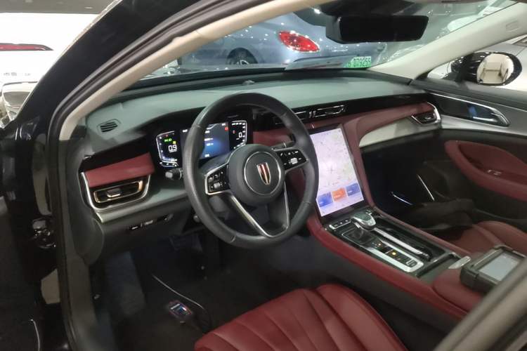 Used Hongqi H5 2023 2.0T Automatic Smart Connect Flagship Edition Center Console