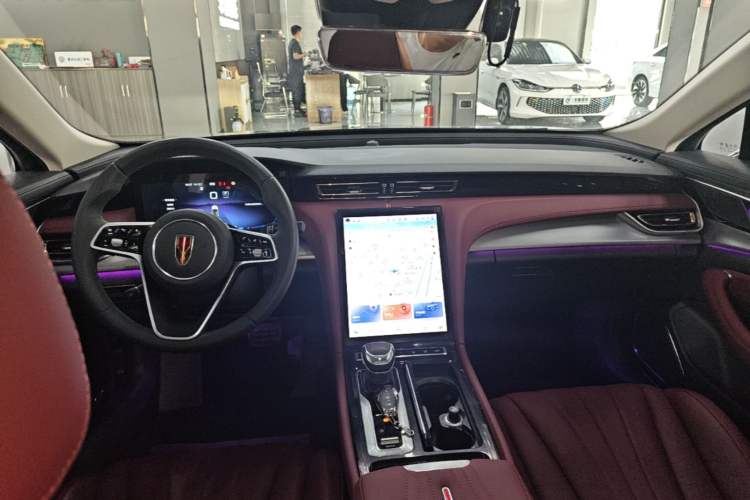 Used Hongqi H5 2023 2.0T Automatic Smart Connect Flagship Edition Center Console