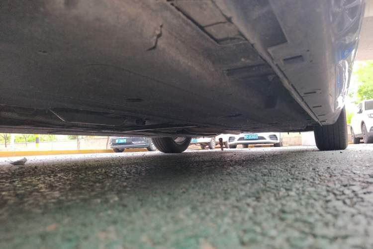 Used Hongqi H5 2023 2.0T Automatic Smart Connect Flagship Edition Chassis Front Left