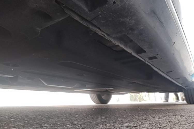 Used Hongqi H5 2023 2.0T Automatic Smart Connect Flagship Edition Chassis Front Left