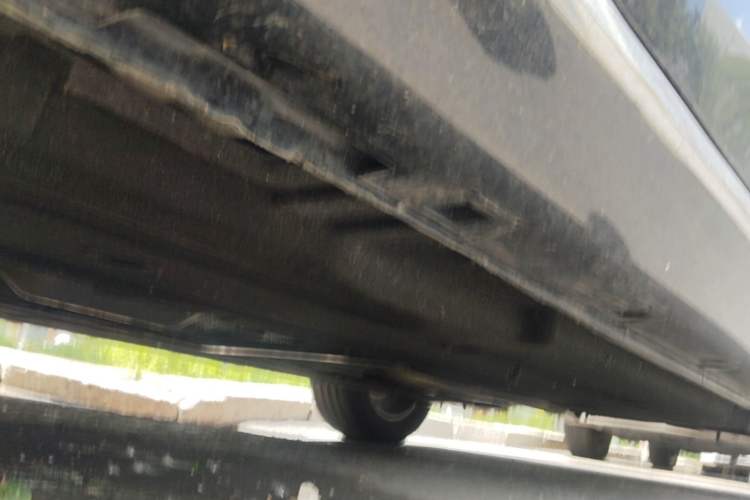 Used Hongqi H5 2023 2.0T Automatic Smart Connect Flagship Edition Chassis Front Left