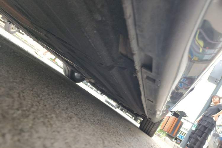 Used Hongqi H5 2023 2.0T Automatic Smart Connect Flagship Edition Chassis Front Left