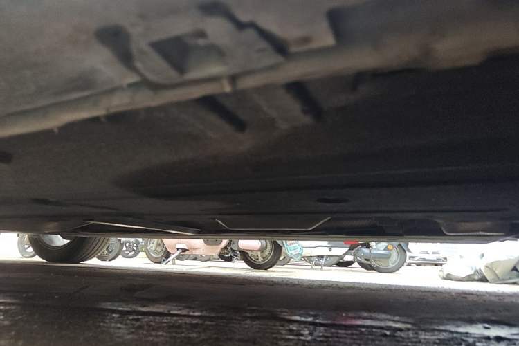 Used Hongqi H5 2023 2.0T Automatic Smart Connect Flagship Edition Chassis Front Right
