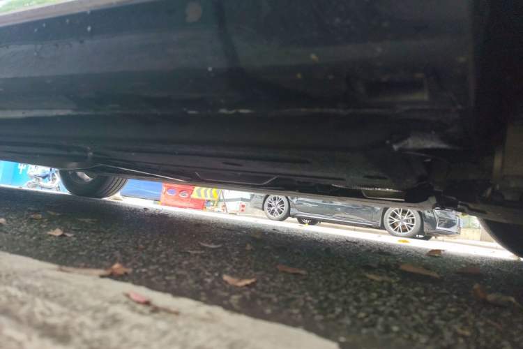 Used Hongqi H5 2023 2.0T Automatic Smart Connect Flagship Edition Chassis Front Right