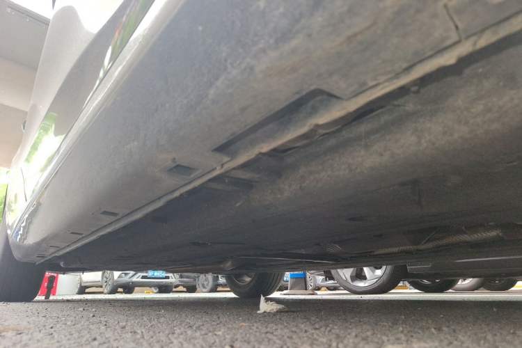Used Hongqi H5 2023 2.0T Automatic Smart Connect Flagship Edition Chassis Front Right