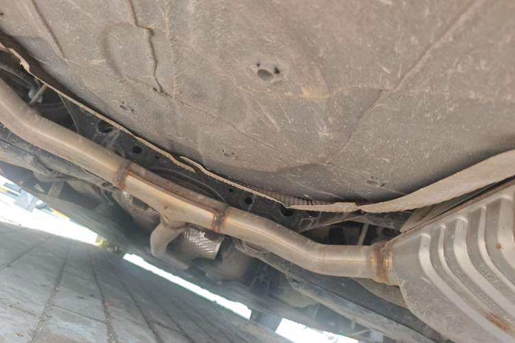 Used Hongqi H5 2023 2.0T Automatic Smart Connect Flagship Edition Chassis Rear