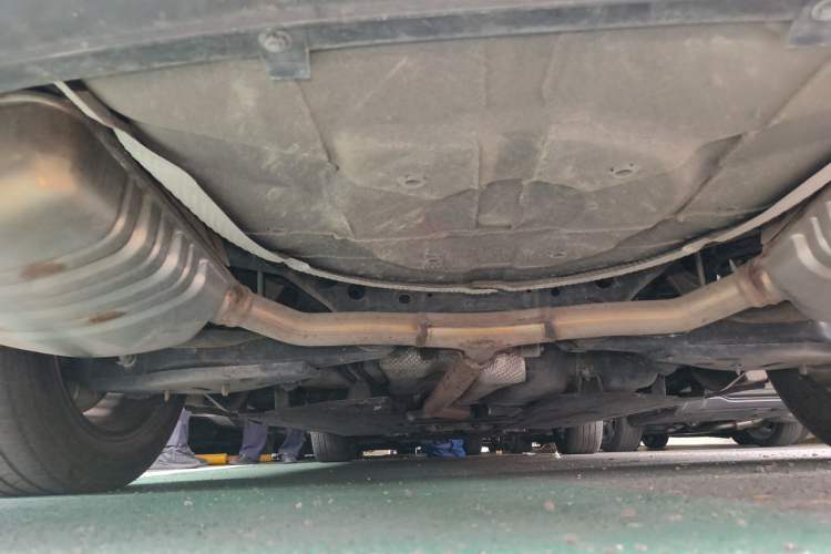 Used Hongqi H5 2023 2.0T Automatic Smart Connect Flagship Edition Chassis Rear