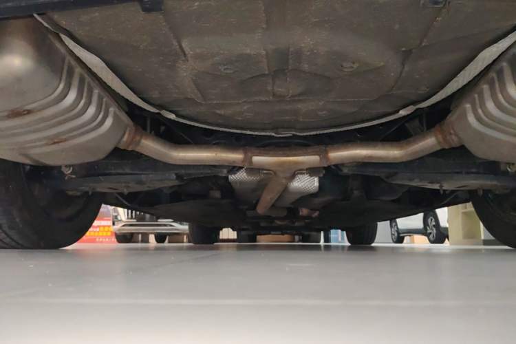 Used Hongqi H5 2023 2.0T Automatic Smart Connect Flagship Edition Chassis Rear