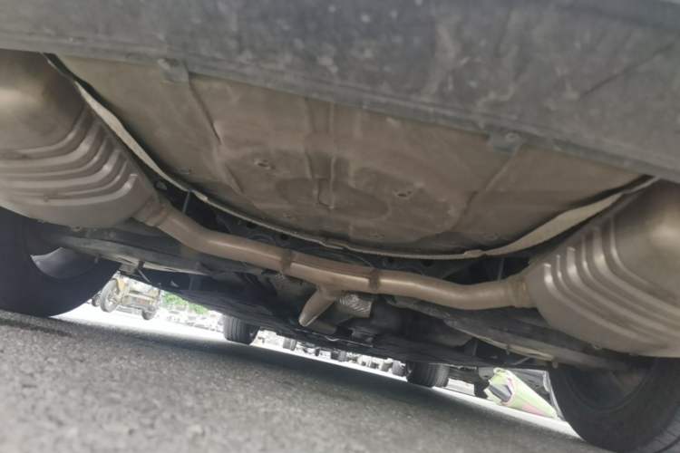 Used Hongqi H5 2023 2.0T Automatic Smart Connect Flagship Edition Chassis Rear