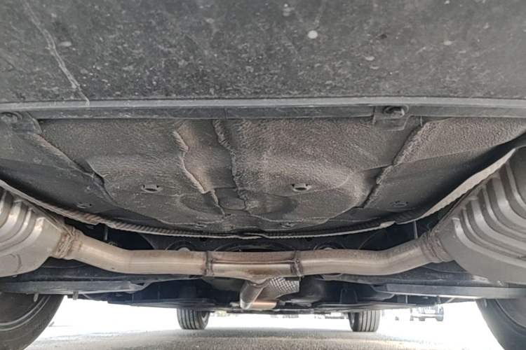 Used Hongqi H5 2023 2.0T Automatic Smart Connect Flagship Edition Chassis Rear
