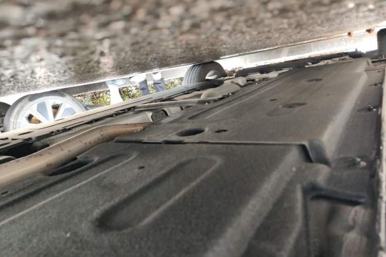 Used Hongqi H5 2023 2.0T Automatic Smart Connect Flagship Edition Chassis Rear Left