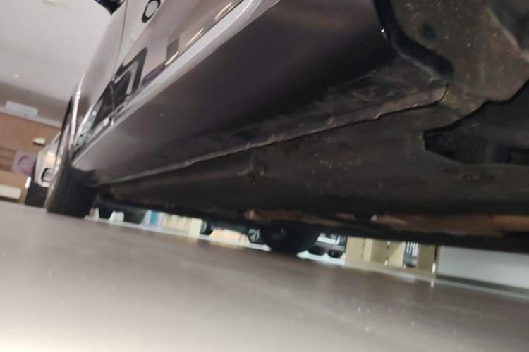 Used Hongqi H5 2023 2.0T Automatic Smart Connect Flagship Edition Chassis Rear Left