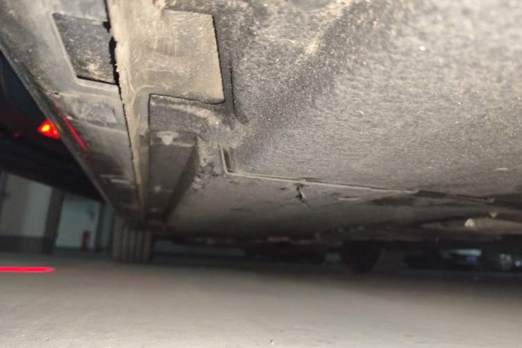 Used Hongqi H5 2023 2.0T Automatic Smart Connect Flagship Edition Chassis Rear Left