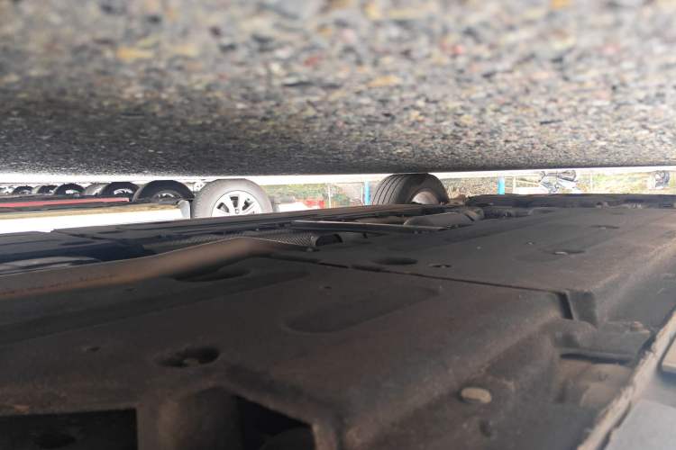 Used Hongqi H5 2023 1.5T DCT Smart Connect Flagship Edition Chassis Rear Left