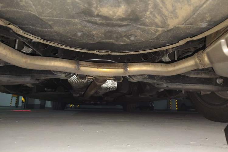 Used Hongqi H5 2023 2.0T Automatic Smart Connect Flagship Edition Chassis Rear
