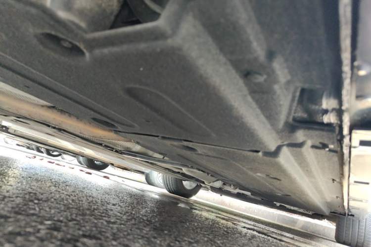 Used Hongqi H5 2023 2.0T Automatic Smart Connect Flagship Edition Chassis Rear Right