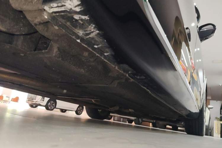 Used Hongqi H5 2023 2.0T Automatic Smart Connect Flagship Edition Chassis Rear Right