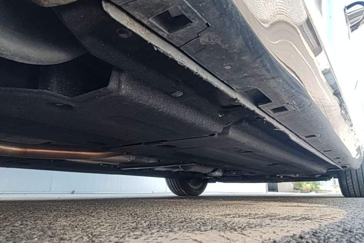 Used Hongqi H5 2023 2.0T Automatic Smart Connect Flagship Edition Chassis Rear Right
