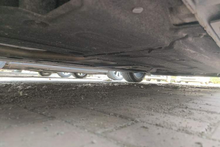 Used Hongqi H5 2023 2.0T Automatic Smart Connect Flagship Edition Chassis Rear Right
