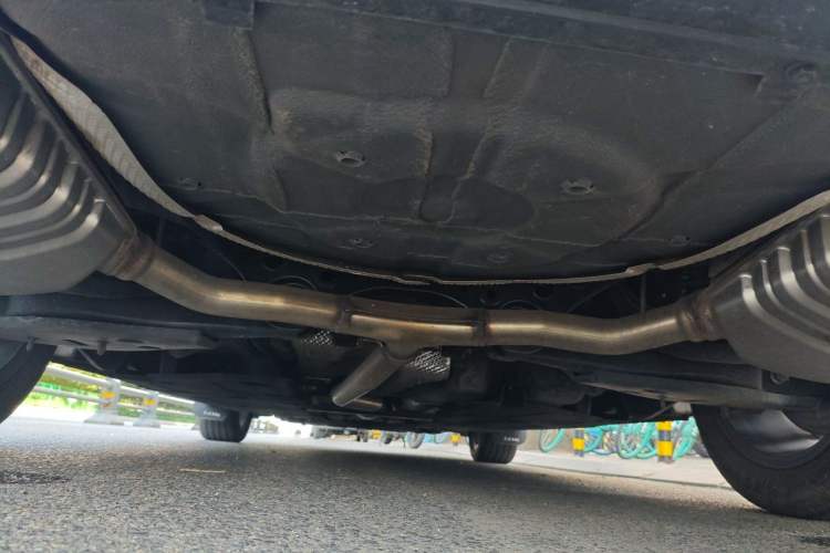 Used Hongqi H5 2023 2.0T Automatic Smart Connect Flagship Edition Chassis Rear