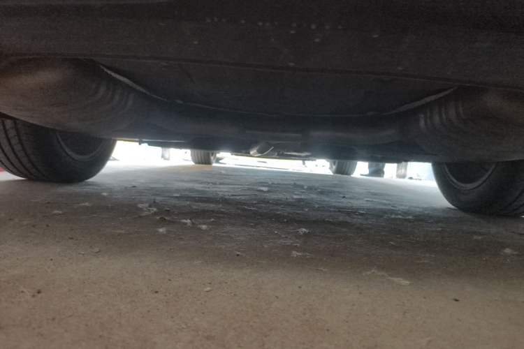 Used Hongqi H5 2023 2.0T Automatic Smart Connect Flagship Edition Chassis Rear