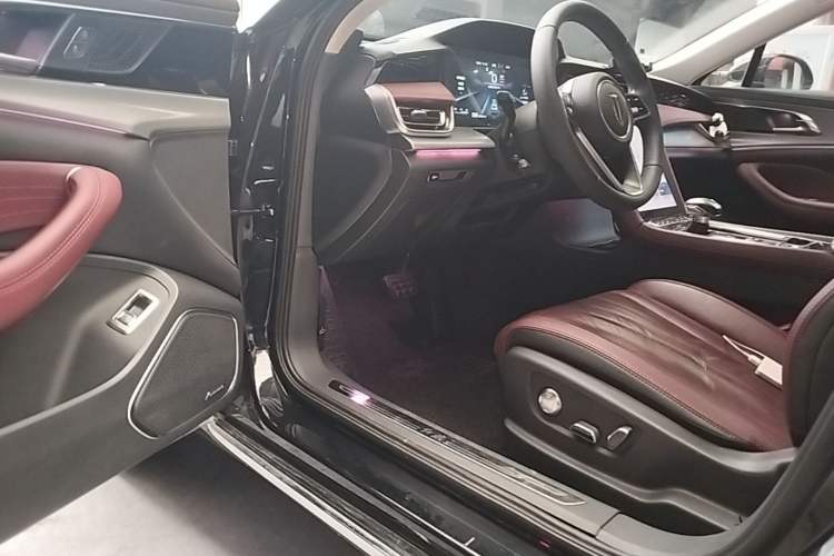 Used Hongqi H5 2023 2.0T Automatic Smart Connect Flagship Edition Driver Seat