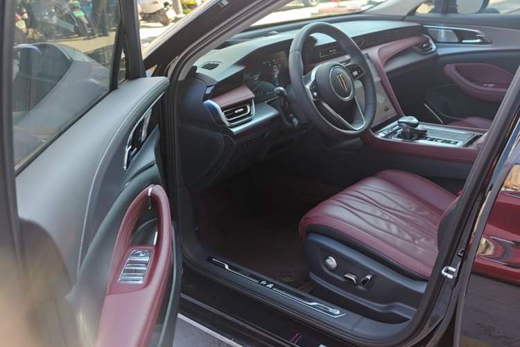 Used Hongqi H5 2023 2.0T Automatic Smart Connect Flagship Edition Driver Seat