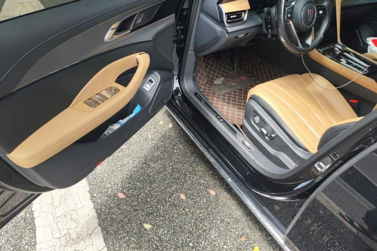 Used Hongqi H5 2023 2.0T Automatic Smart Connect Flagship Edition Driver Seat