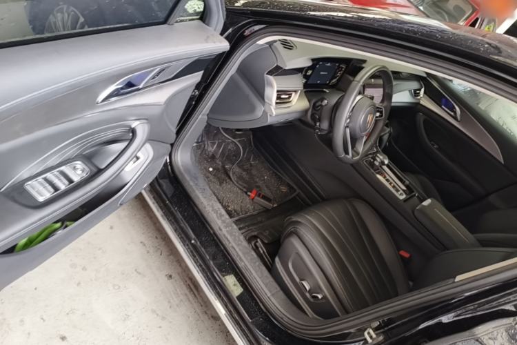 Used Hongqi H5 2023 2.0T Automatic Smart Connect Flagship Edition Driver Seat